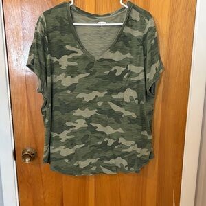 Old Navy Green Camouflage V-Neck Tee